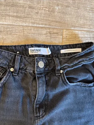 Garage Women's Black Slouchy Straight-Leg Barrel Jeans thumbnail 2
