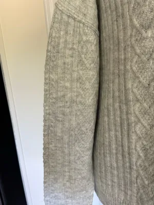 Legendary Outfitters Women’s Cable Knit Crewneck Sweater Light Gray Size L thumbnail 3