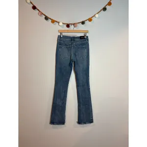 Express Skyscraper Midrise boot cut jeans thumbnail 2