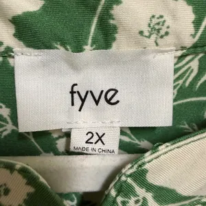 Fyve Womens 2X Green Cream Floral Sleeveless Half Zip Blouse Pockets Jersey Knit thumbnail 3