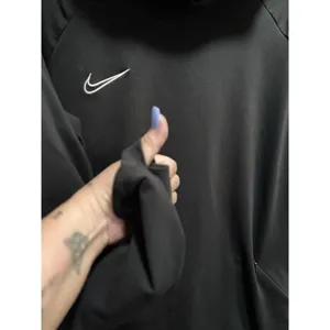 Nike Active Athletic Top Black Long Sleeve Logo Hood Thumb Holes Sz See Measures thumbnail 2