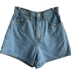 Levis Premium Womens High Loose Shorts Sz 26 Lets Stay in Short thumbnail 1