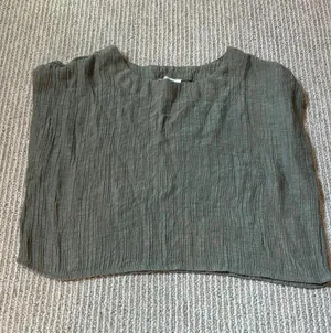 Blu Pepper Olive Green Sleeveless Linen Shift Top thumbnail 1