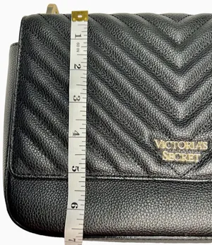 Victoria's Secret Pebbled V-Quilt Shoulder Bag Crossbody Purse Black Pre-Loved thumbnail 5