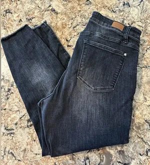 Judy blue Skinny Fit Black Jeans Size 16W Distressed Ankle Crop Pants Raw hem thumbnail 1