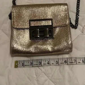 TopShop Gorgeous gold crossbody handbag EUC thumbnail 10