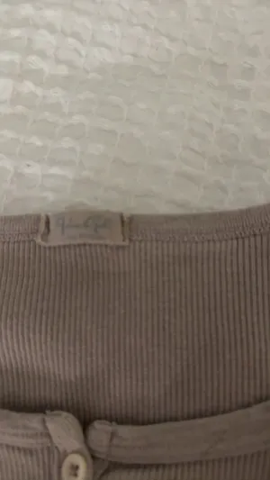 Brandy Melville Crop Top thumbnail 3