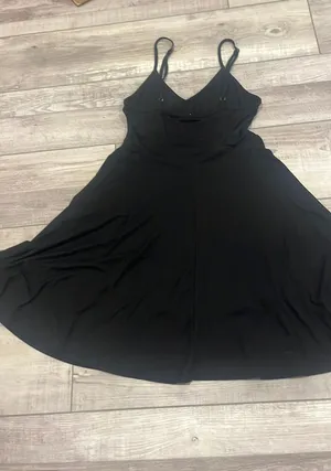 Black dress thumbnail 1