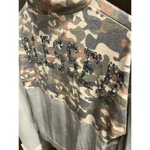 Simply Southern Long Sleeve Gray Camo T-Shirt /‎ Top Sequence - Size M thumbnail 2