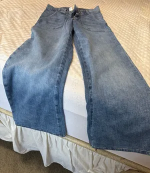Frame Denim Wide-Leg Jeans in Medium Blue Wash thumbnail 1