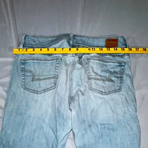 American Eagle • Destroyed Light Wash Skinny Jeans • Size 8 thumbnail 6