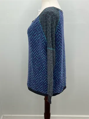 BKE Lounge Women's Blue Chevron Long Sleeve Scoop Neck Sweater Size Large thumbnail 4