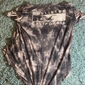 Gray tie dye hollister tee thumbnail 1