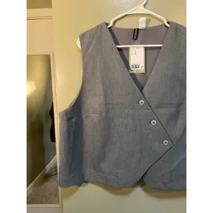 Divided H&M Womens Size XL Vest Asymmetric Button Gray Sleeveless V-Neck Stretch thumbnail 3