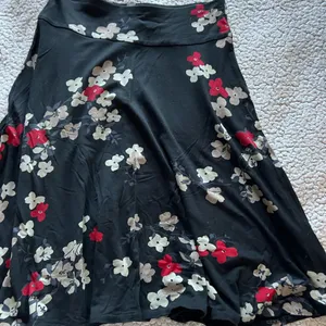 Floral Black Skirt Size XS thumbnail 1