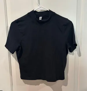 Lululemon Short Sleeve thumbnail 1