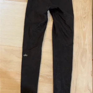 ALO Yoga Charcoal Leggings thumbnail 2