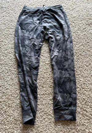 American Eagle Camo Pants thumbnail 2