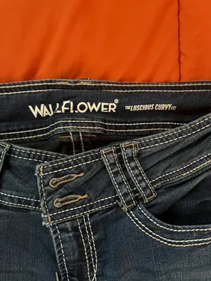 WallFlower Luscious Curvy Bootcut Jeans thumbnail 4