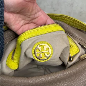 Tory Burch Leather Shoulder Bag thumbnail 12