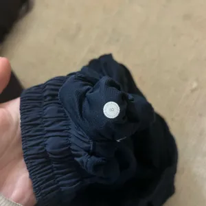 Lululemon Hotty Hot 2.5 inch Shorts Size 8 navy thumbnail 3