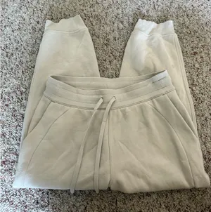 Lululemon Scuba Joggers thumbnail 1