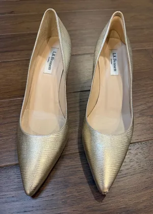 LK Bennett Metallic Gold Textured Pointed-Toe Pumps Size 39 - C61-001 thumbnail 1