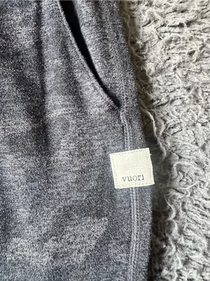 Vuori Women’s Performance Joggers heathered charcoal camouflage, size Large thumbnail 3