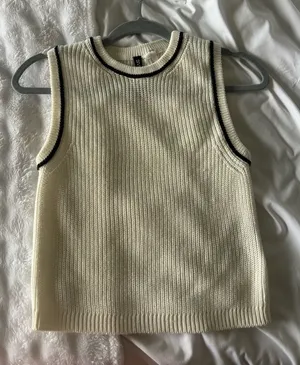 H&M Sweater thumbnail 1