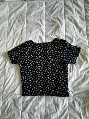 Brandy Melville Navy Floral Crop Top thumbnail 6