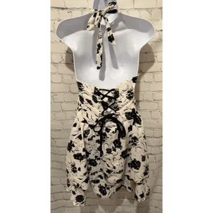 Black And White Floral Dress With Lace Back Size Medium thumbnail 3