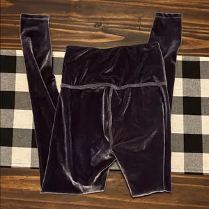 Beyond Yoga Velvet Leggings Deep Amethyst xs thumbnail 3