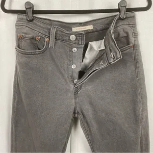 Levi’s Gray Wash Raw Hem Wedgie Straight Jeans Sz.29 thumbnail 4