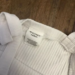 White V thumbnail 4