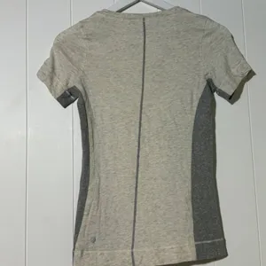 Lululemon Pima Cotton T Shirt Heather Grey Short Sleeve Athletic Size 2 thumbnail 6
