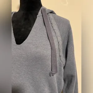 EUC Free People Movement Blue V Neck Hooded Cropped Pullover 2 pockets size XS thumbnail 4