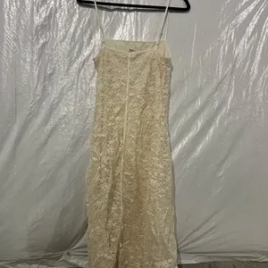 Kimchi Blue Cream Liliana Lace Midi Dress Size Medium $89 thumbnail 4