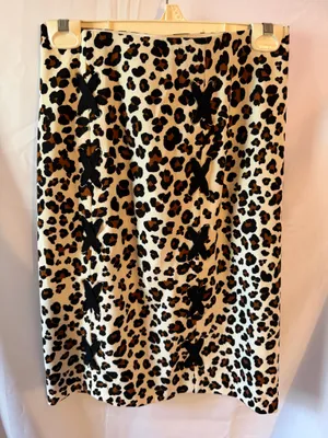 BOLD elements Leopard Print Pencil Skirt with Black Lace-Up X Details thumbnail 1