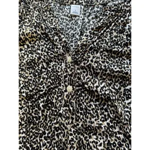 Old Navy Women Sz Small Leopard Print Popover Top Long‎ Sleeve Lightweight Shirt thumbnail 6