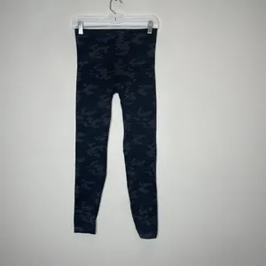 Spanx Navy Blue Gray Camo Seamless Look At Me Now Leggings Size Large thumbnail 1