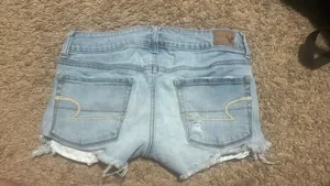 American Eagle Low-Rise jean shorts thumbnail 4