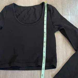 NWOT OQQ Black Scoop Neck Crop Active Long Sleeve Ribbed Top size Small thumbnail 4