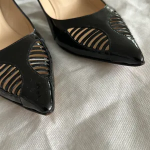 JIMMY CHOO patent Leather kitten heels thumbnail 3