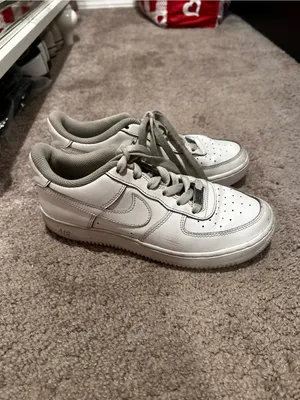 Nike Women’s White Air Force 1 Sneakers Size 5Y thumbnail 3