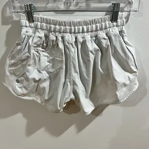 Lululemon HOTTY HOT SHORT! thumbnail 2