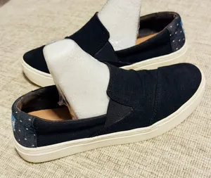 Toms Slip-On Black Canvas Shoes thumbnail 1