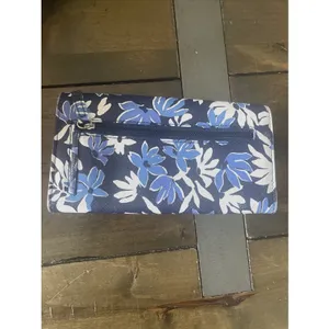 Nautica Floral‎ RFID Trifold Wallet Womens Size OS Blue Vegan Leather Clutch thumbnail 7