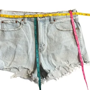 Abercrombie The Mom Short High Rise Light Wash Distressed Cutoff Jean Shorts 30 thumbnail 3