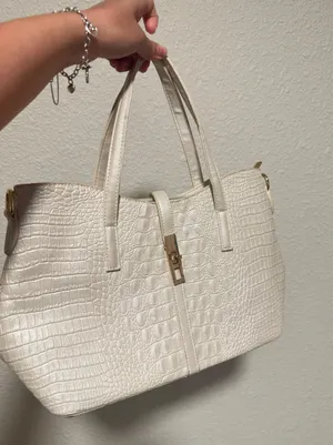 Elegant Cream Crocodile-Embossed Handbag thumbnail 3
