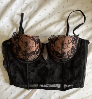 Victoria’s Secret Lace Corset thumbnail 1